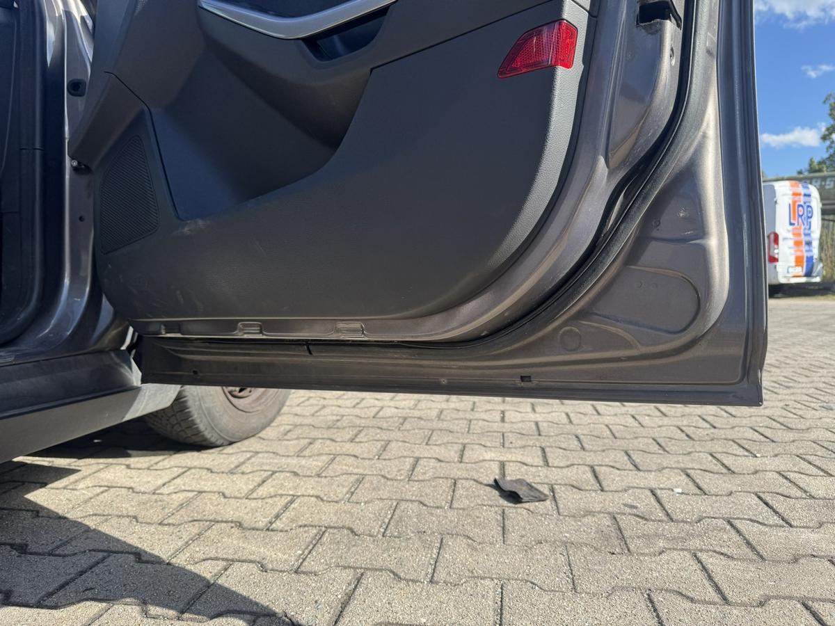 Ford Focus 3 original T&uuml;r vorn rechts Brisbane Braun 5-T&uuml;rer Rohbau Bj.2012